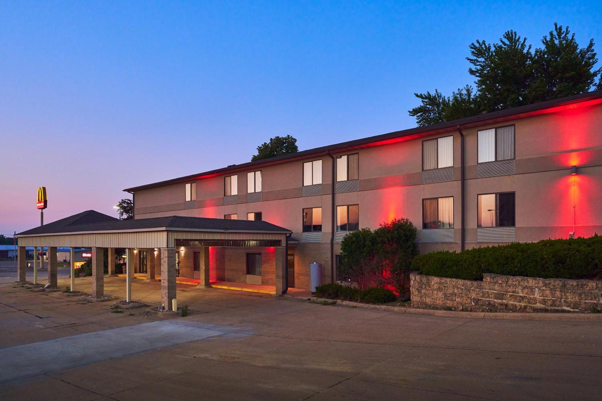 Econo Lodge Maquoketa Luaran gambar